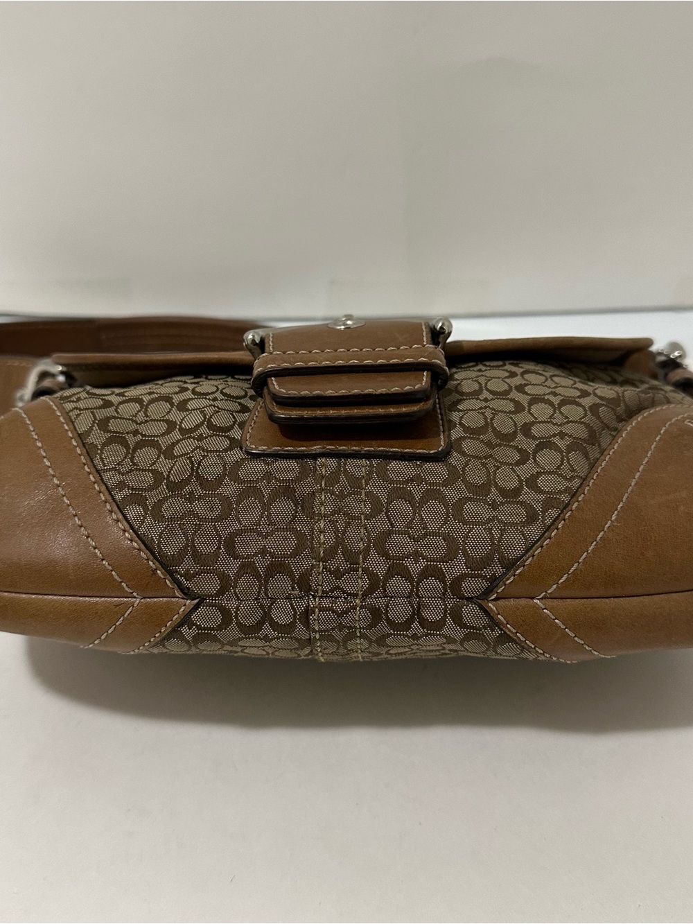 Vintage Coach Soho Signature Jacquard Shoulder Bag with Tan Leather Trim - Picture 5 of 8